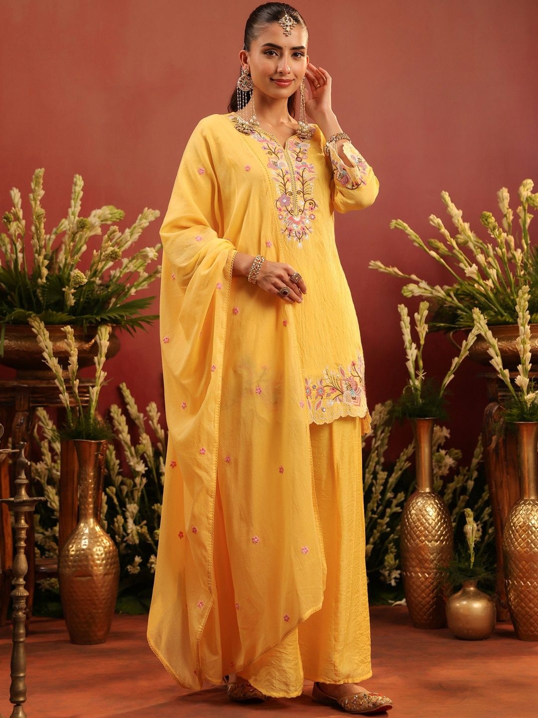 Dhiyona SC Women Floral Embroidered Regular Thread Work Kurta with Sharara & With Dupatta