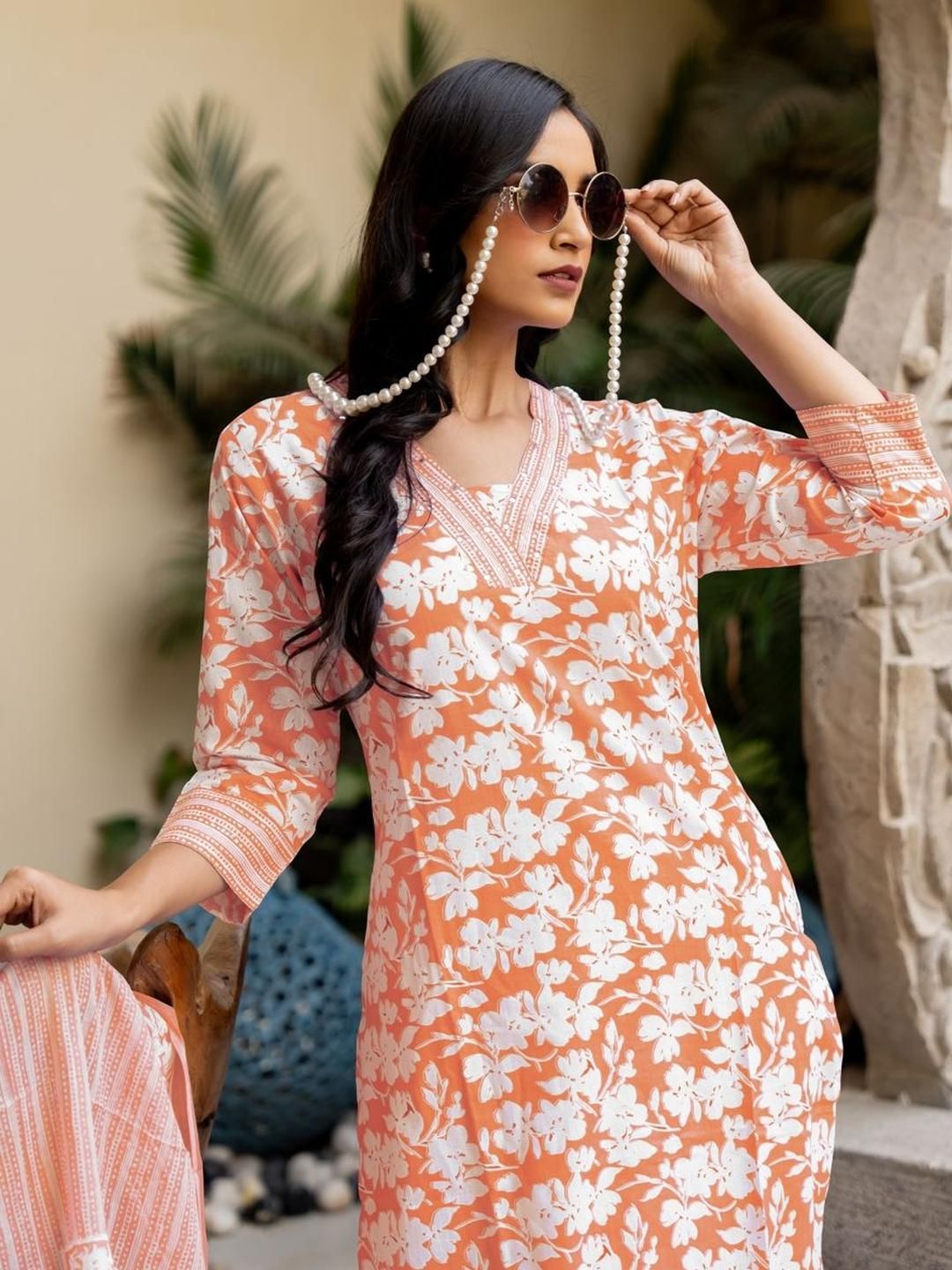 Dhiyona KL Women Off White Pure Cotton Kurta Sets