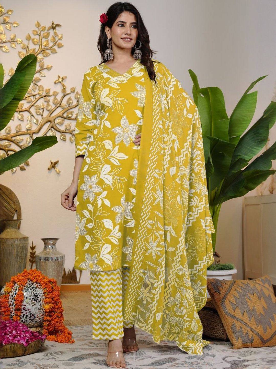 Dhiyona KL Women Floral Printed Regular Sequinned Pure Cotton Kurta with Trousers & With Dupatta
