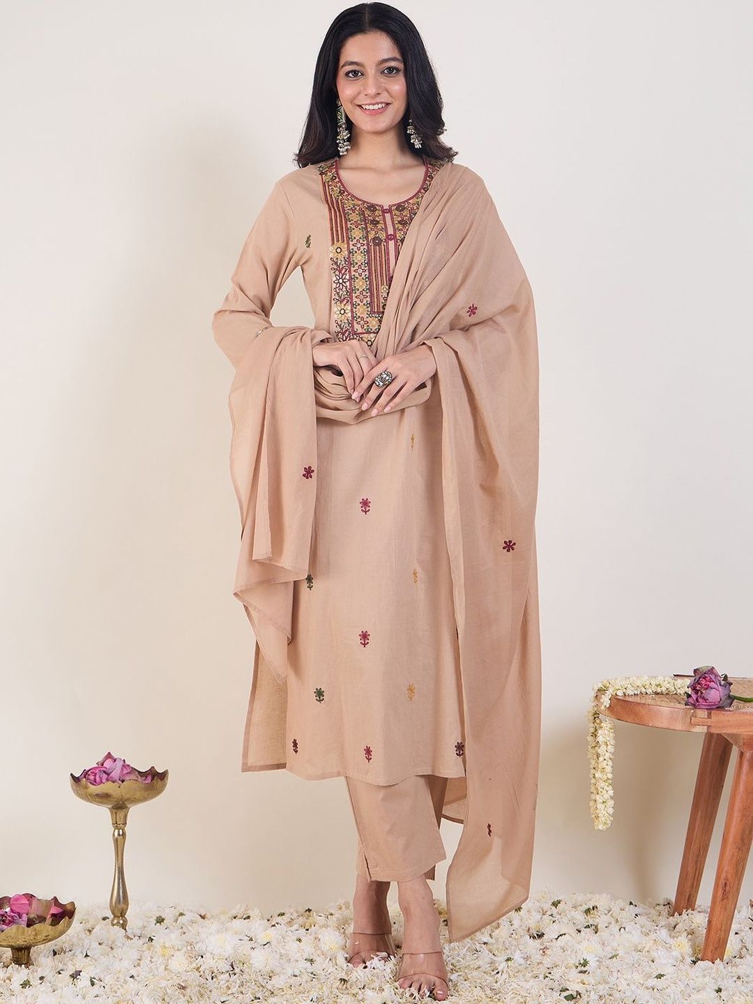 Ethnic Motifs Embroidered Thread Work Straight Kurta With Trousers & Dupatta