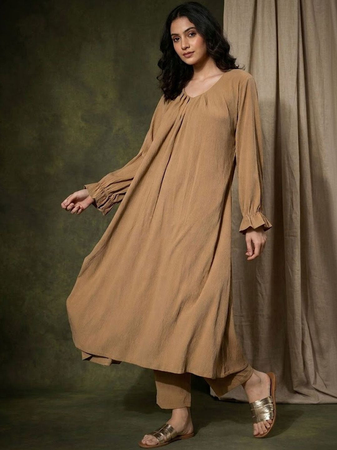 Dhiyona SN V-Neck Kurta & Trousers
