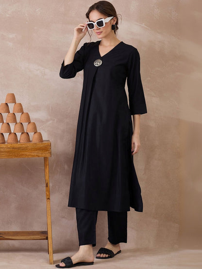 Women Regular Liva Kurta with Trousers