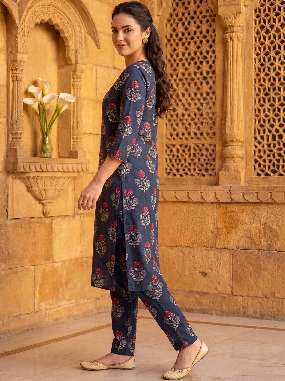 Women Floral Printed Regular Pure Cotton Kurta with Trousers