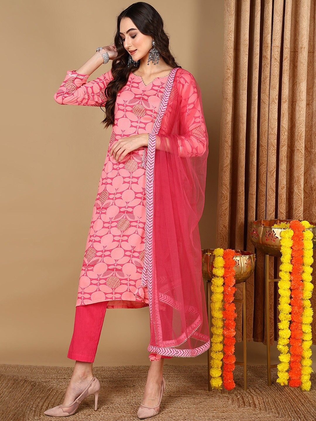 Dhiyona KL Floral Printed Notch Neck Straight Kurta With Trousers & Dupatta