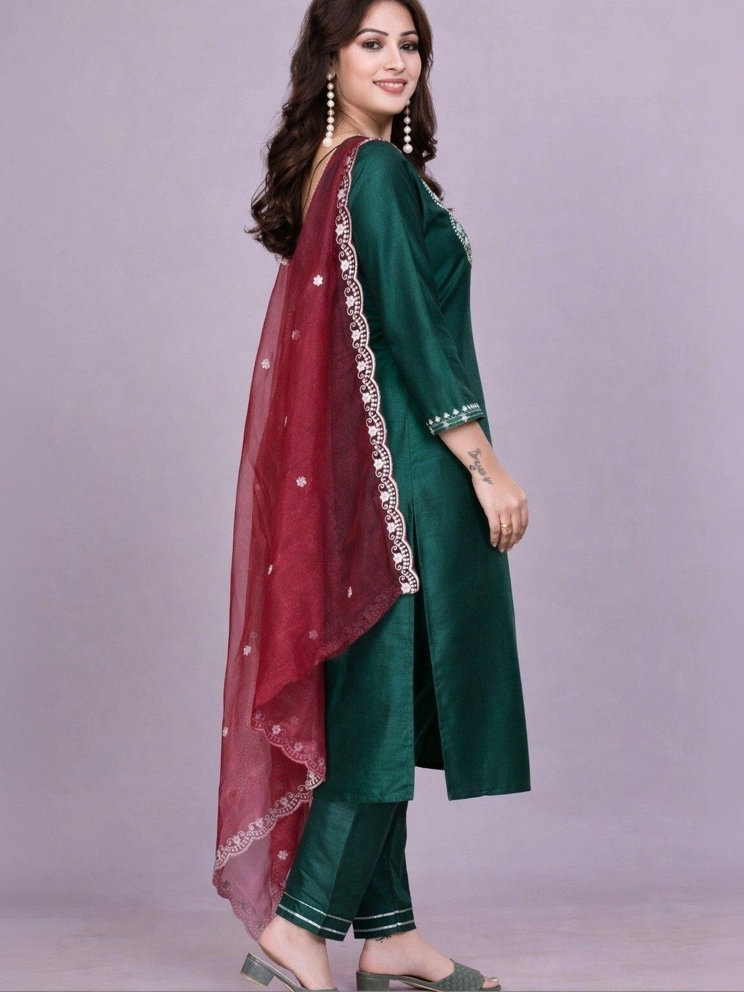 Women Embroidered Regular Thread Work Kurta with Trousers & With Dupatta