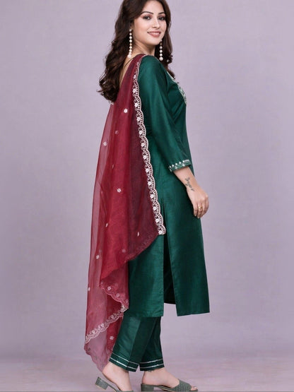 Women Embroidered Regular Thread Work Kurta with Trousers & With Dupatta