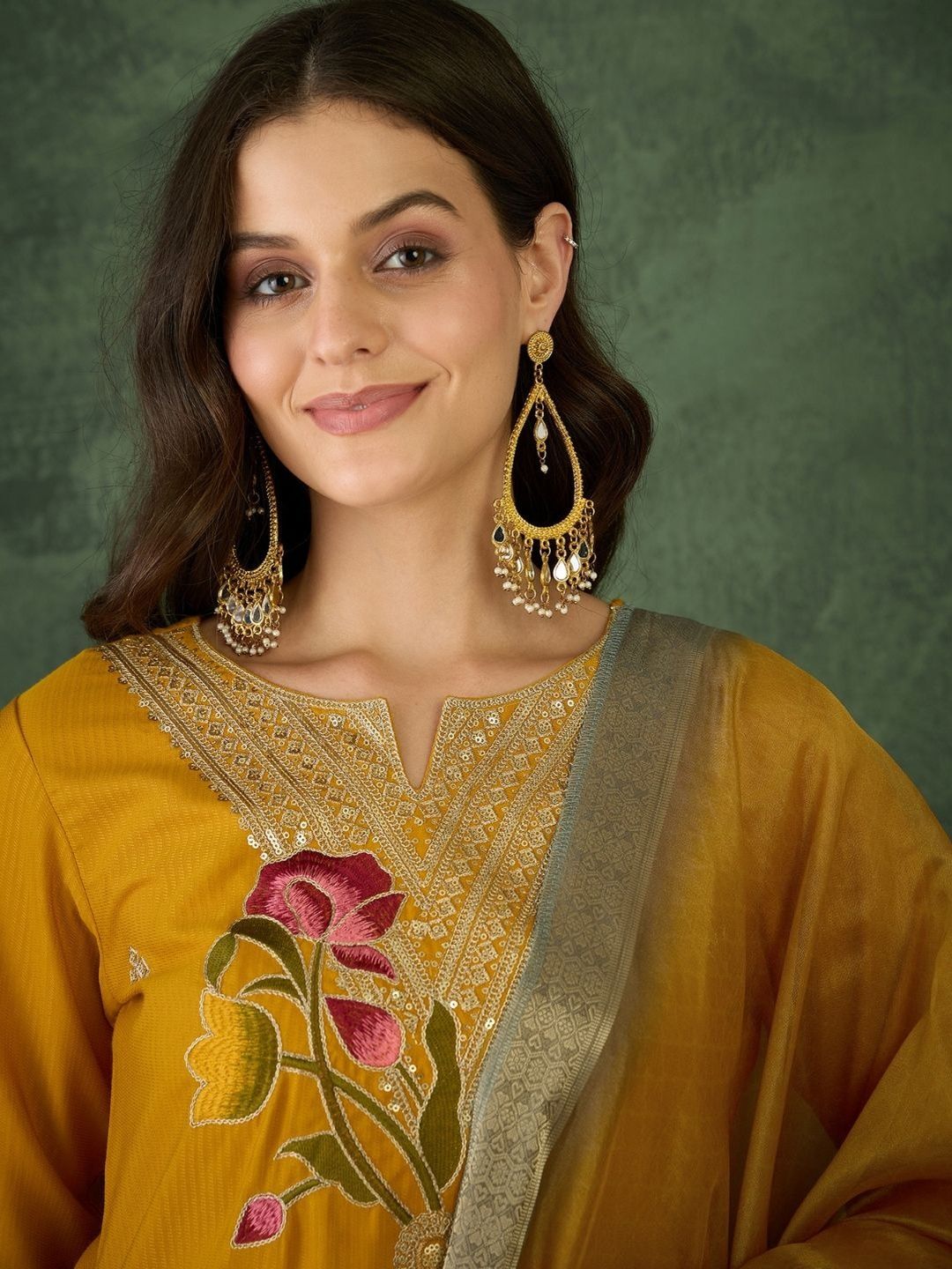 Dhiyona KL Floral Embroidered V-Neck Straight Kurta With Trousers & Dupatta