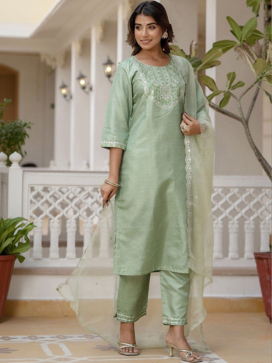 Women Ethnic Motifs Embroidered Regular Kurta with Trousers & With Dupatta