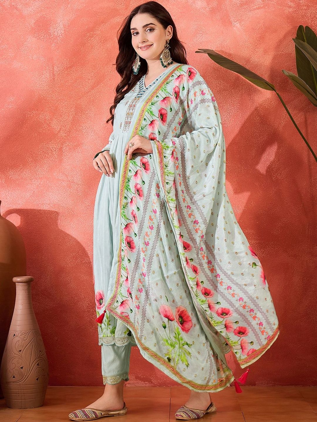 Dhiyona CH Floral Printed Tiered V-Neck Thread Work Kurta With Trousers & Dupatta