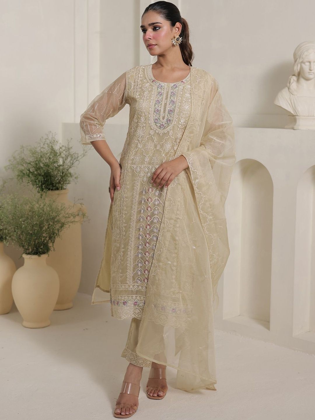 Dhiyona IE Women Solid Kurta with Trouser