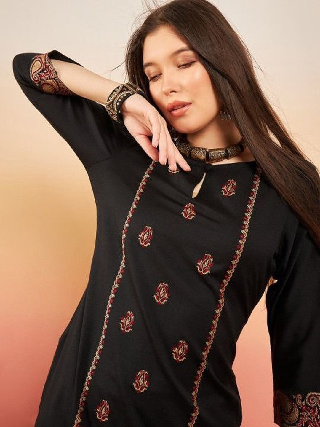 Embroidered Round Neck Kurta & Trousers Kurta Sets