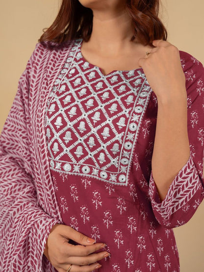 Dhiyona KL Women Paisley Printed Regular Mirror Work Pure Cotton Kurta with Trousers & Dupatta