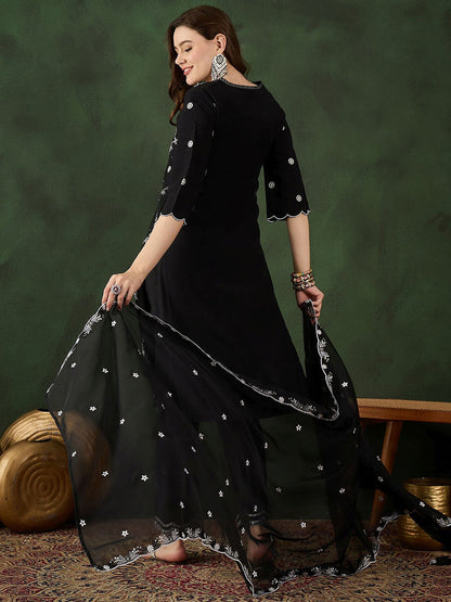 Embroidered Kurta & Trouser With Dupatta