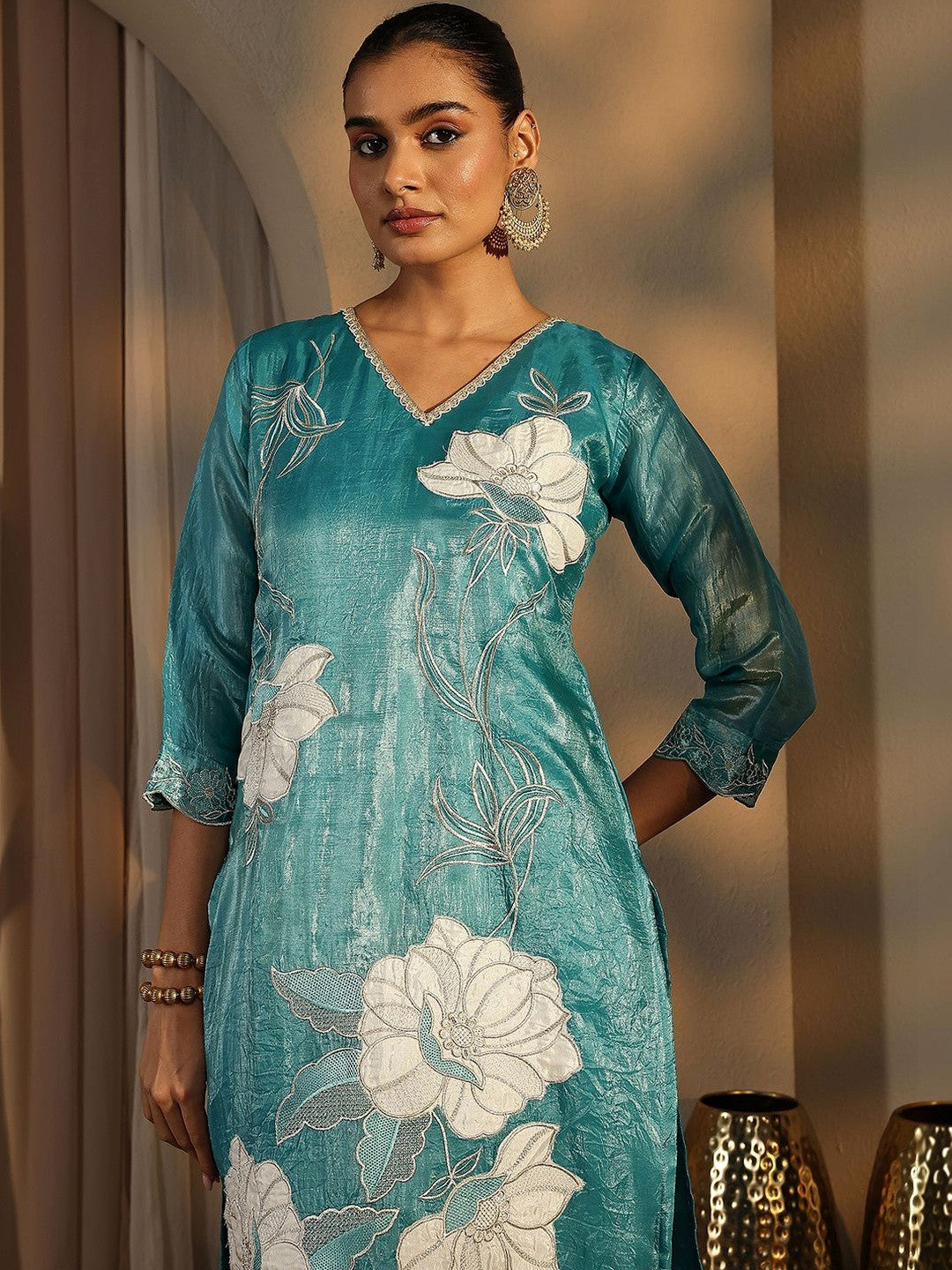 Women Floral Embroidered Regular Thread Work Kurta with Trousers & With Dupatta