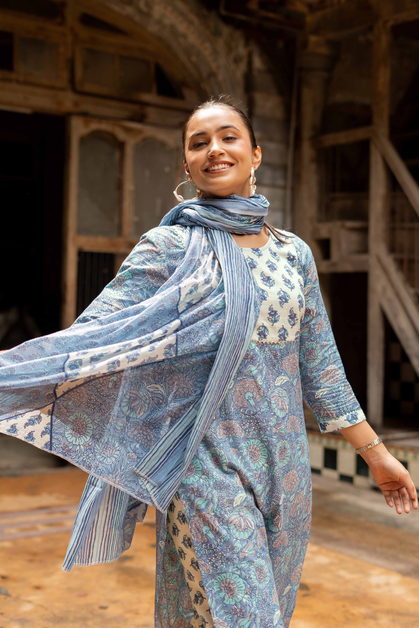 Dhiyona KL Floral Printed Round Neck Sequinned Pure Cotton Kurta With Trousers & Dupatta