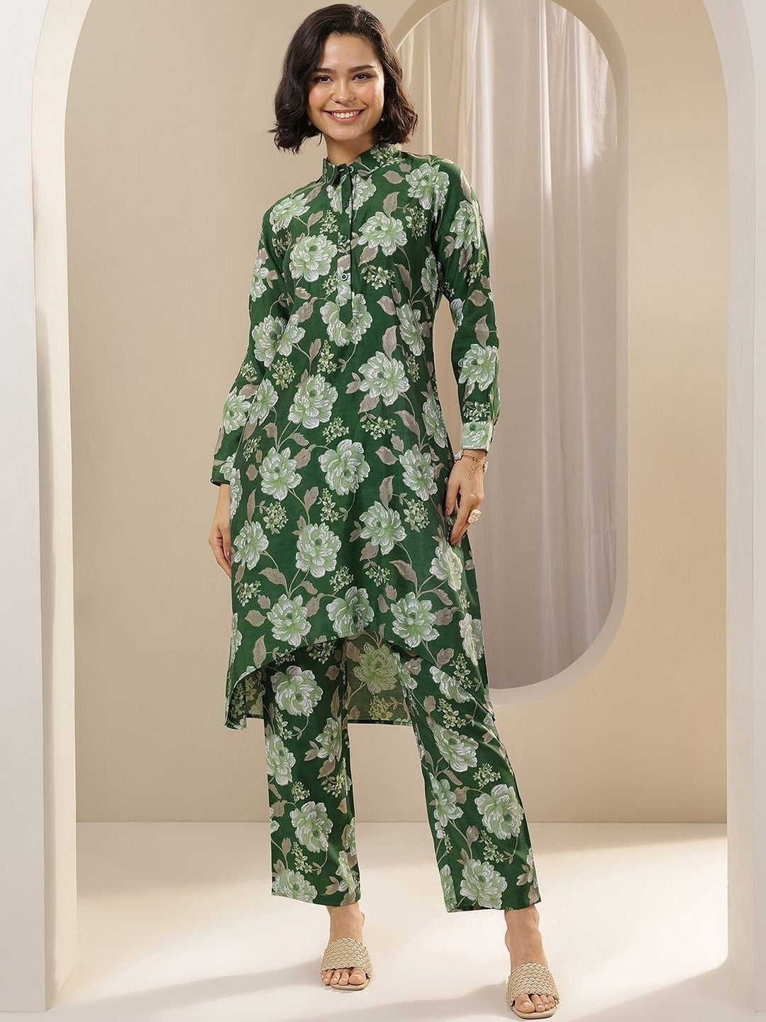 Women Floral Printed Regular Kurta with Trousers