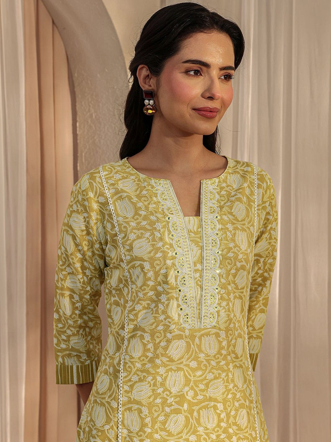 Women Floral Printed Regular Mirror Work Kurta with Trousers & With Dupatta