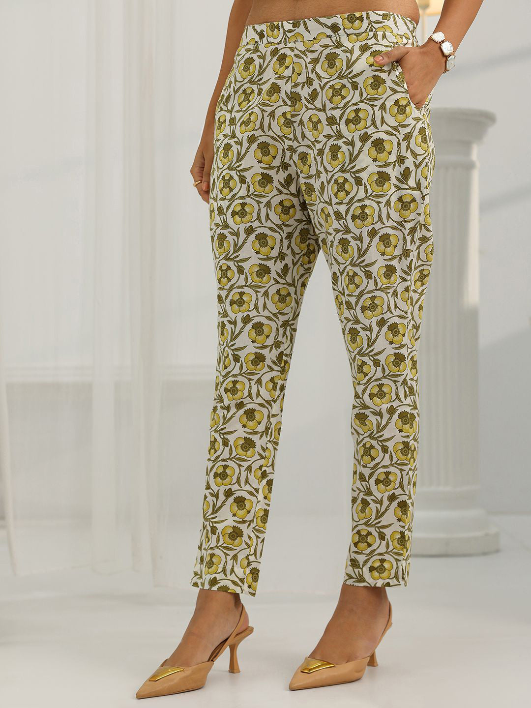 Women Floral Printed Kurta with Trousers & Dupatta