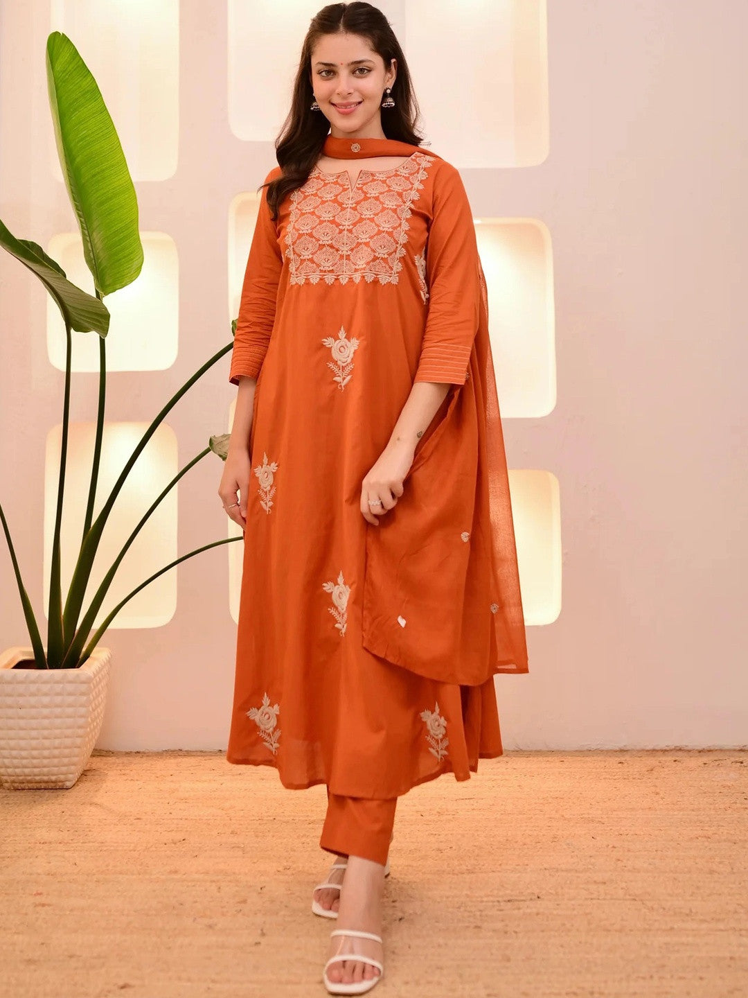Women Motifs Embroidered Regular Thread Work Kurta with Trousers & With Dupatta