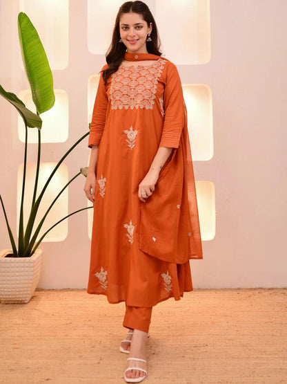 Women Motifs Embroidered Regular Thread Work Kurta with Trousers & With Dupatta