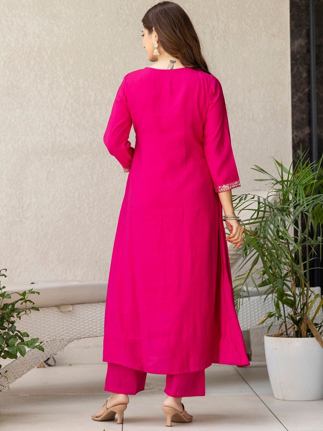 Dhiyona KL Ethnic Motifs Embroidered Empire Chanderi Silk Kurta with Trousers & Dupatta