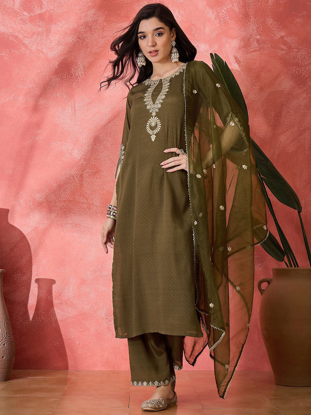 Women Ethnic Motifs Yoke Design Regular Sequinned Kurta Set