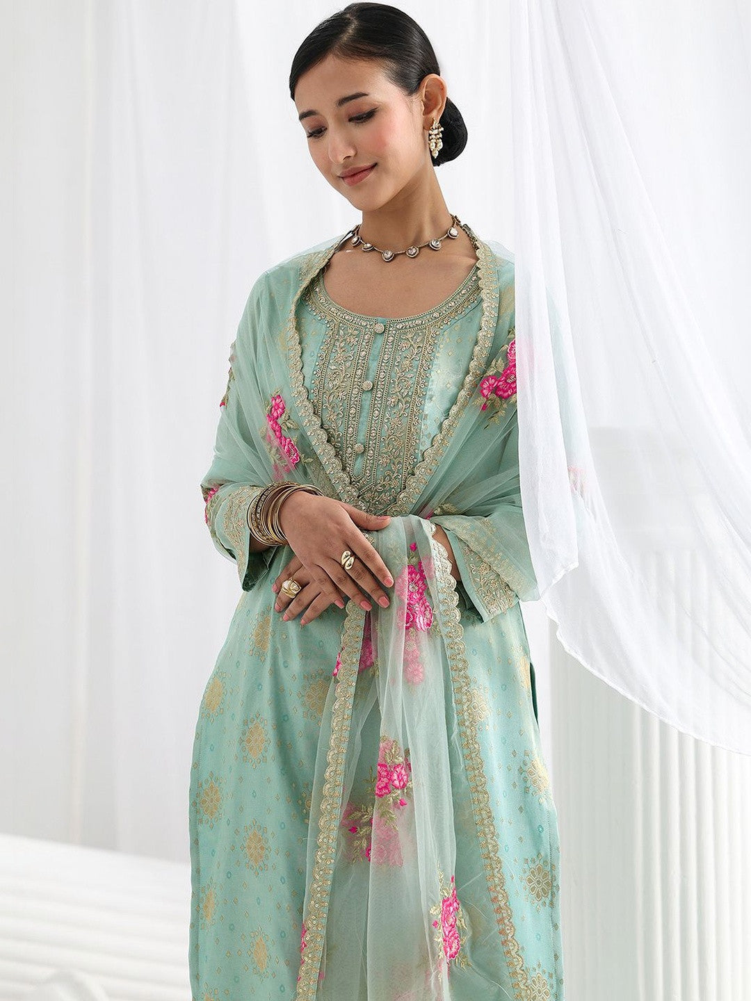 Women Regular Thread Work Kurta with Trousers & With Dupatta