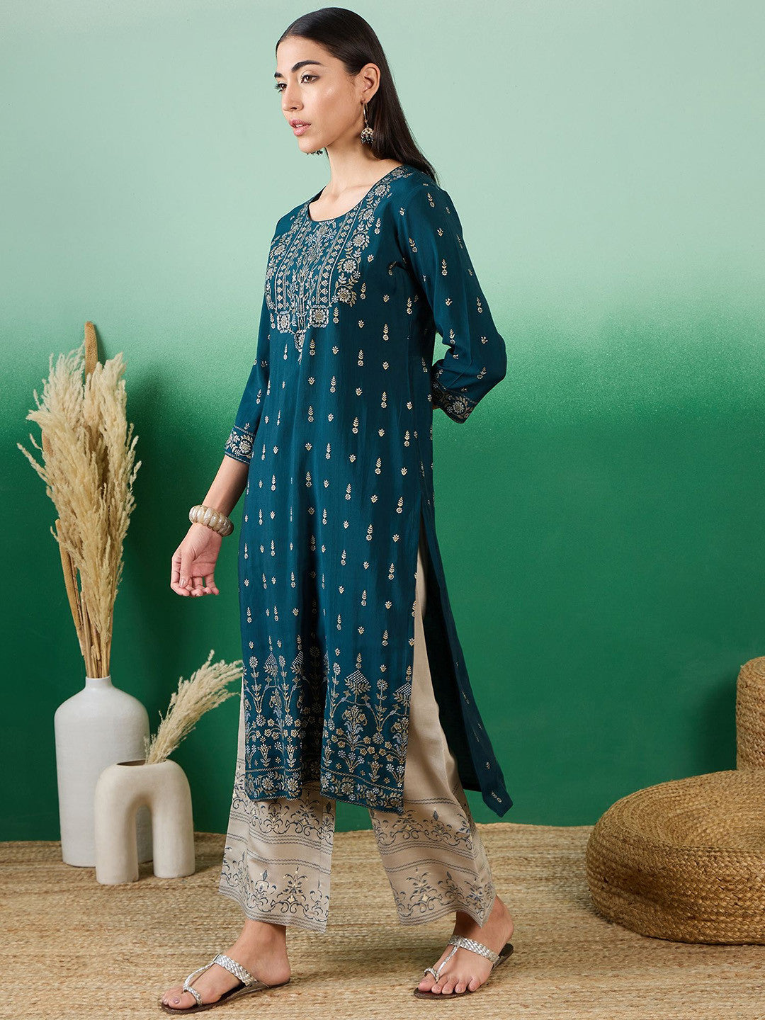 Women Floral Thread Work Round Neck Kurta Sets