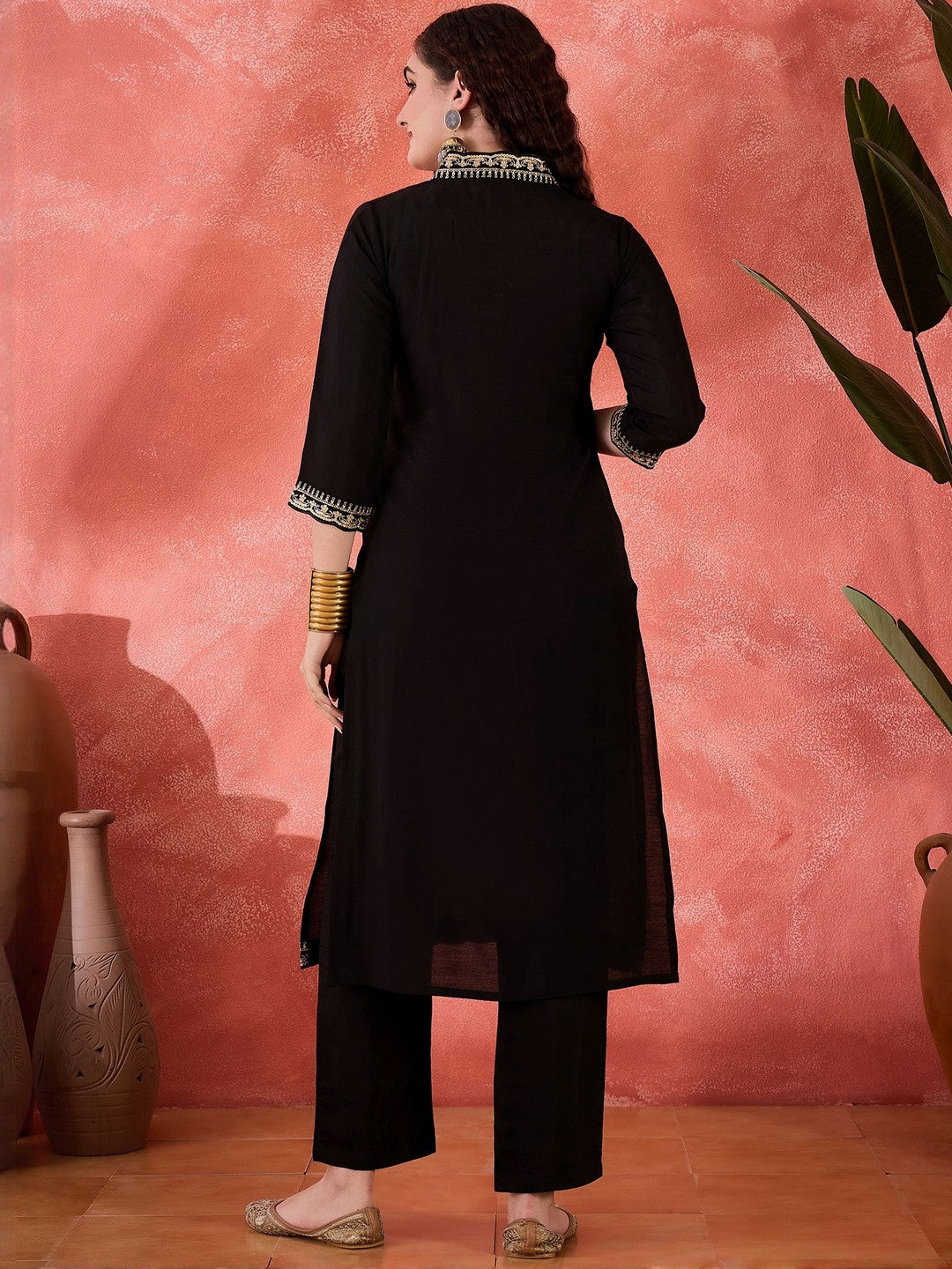 Embroidered V-Neck Thread Work Straight Kurta With Trousers