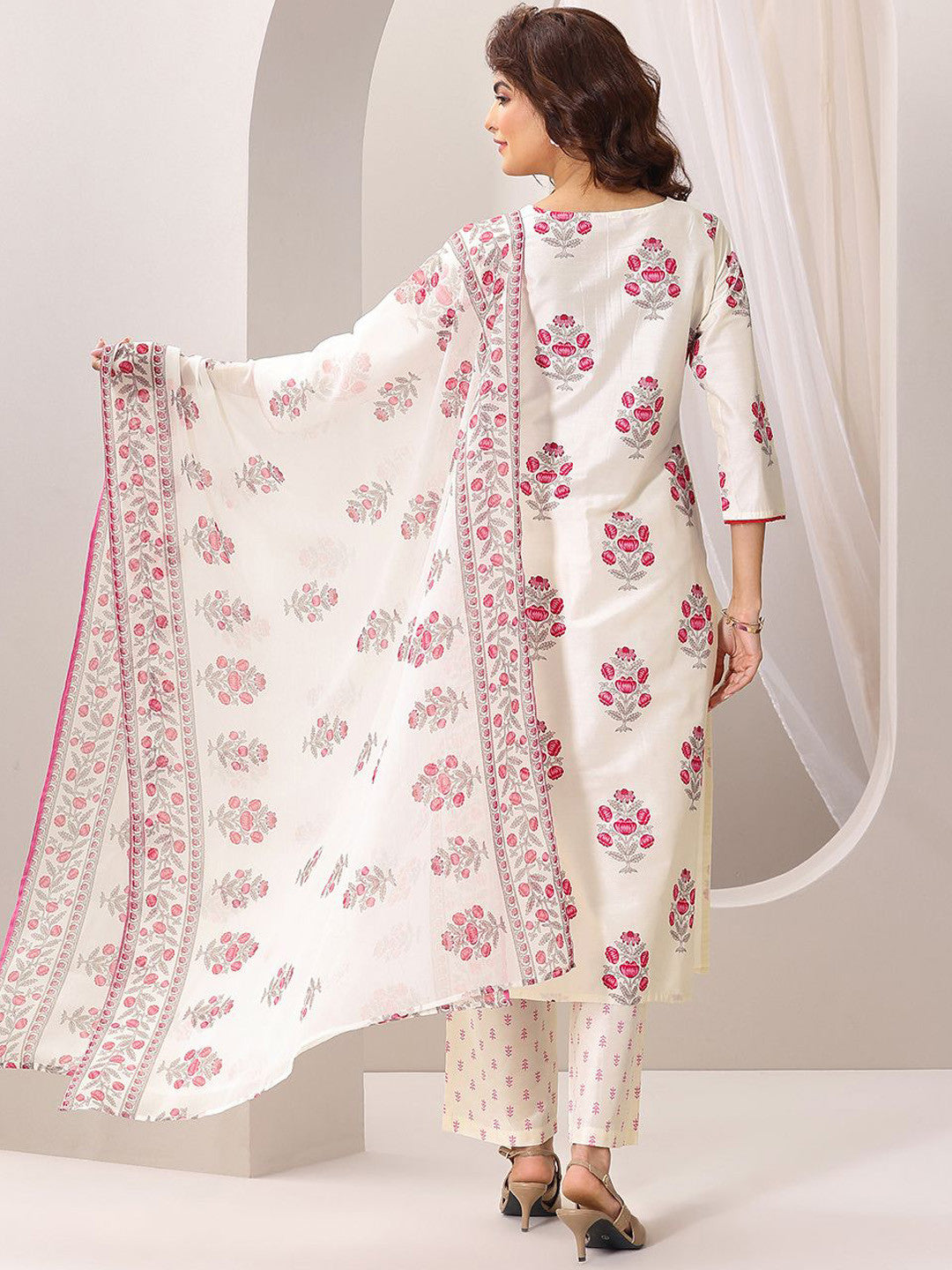 Women Floral Printed Kurta with Trousers & Dupatta