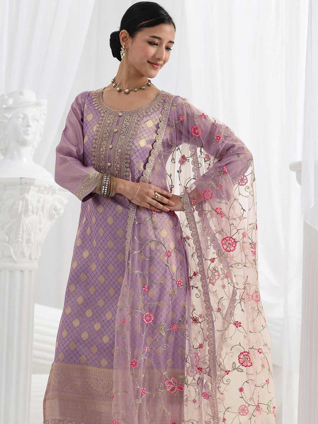 Women Regular Thread Work Kurta with Trousers & With Dupatta
