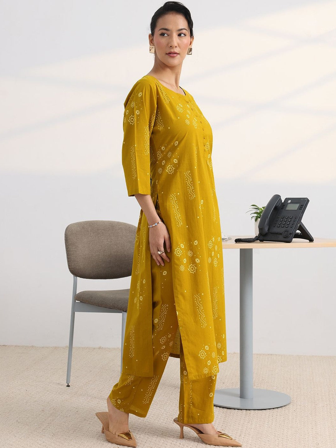 Women Ethnic Motifs Printed Regular Kurta with Trousers