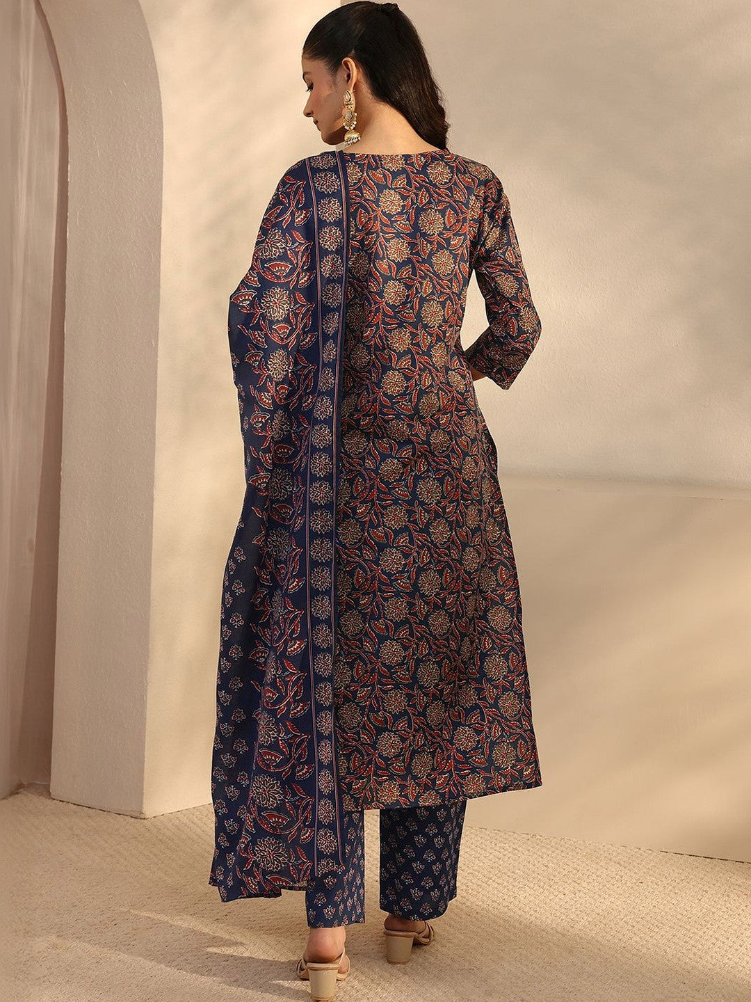 Women Floral Printed Regular Thread Work Kurta with Trousers & With Dupatta