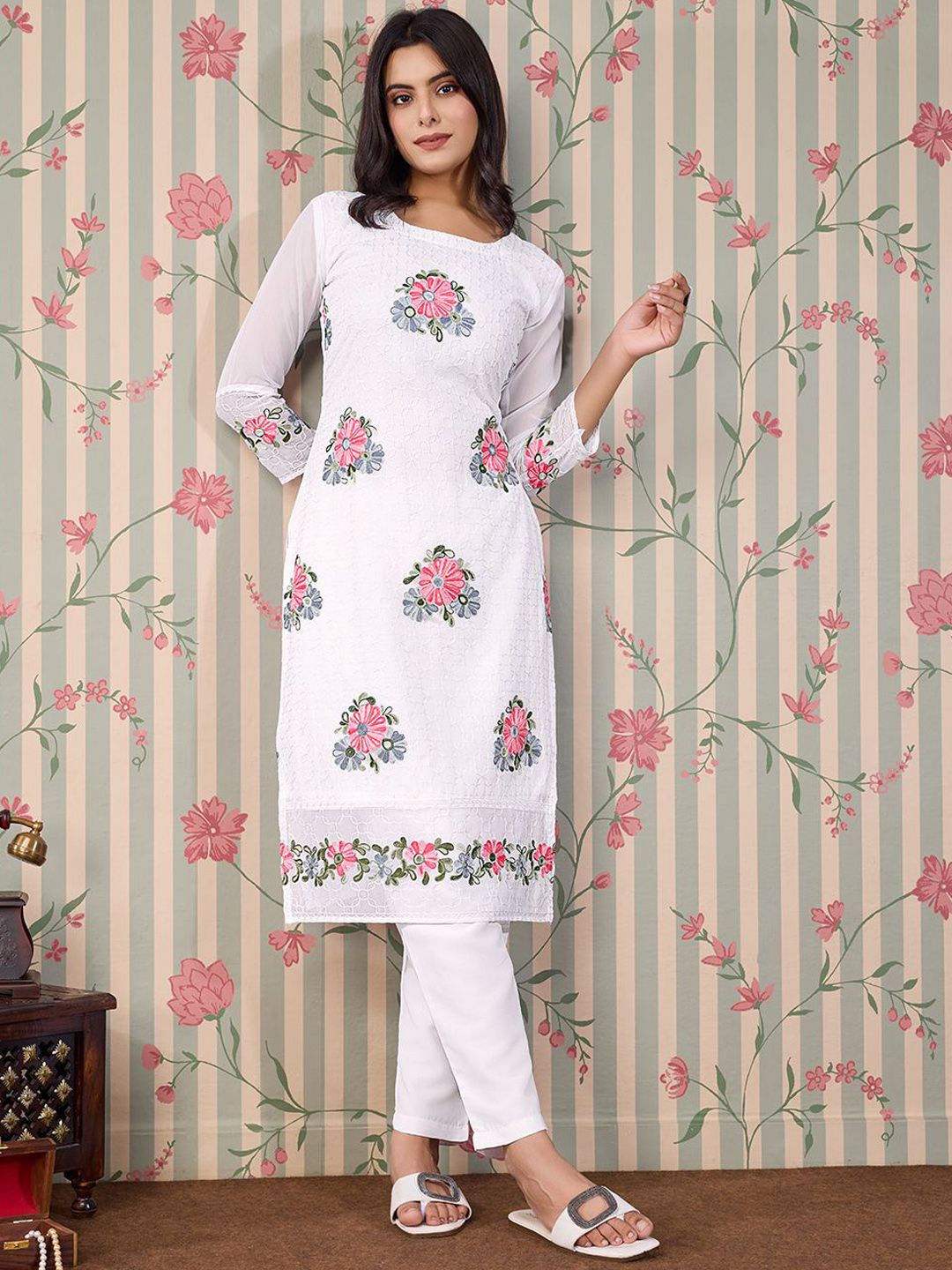 Dhiyona OD  Floral Embroidered Thread Work Floral Georgette Straight Kurta