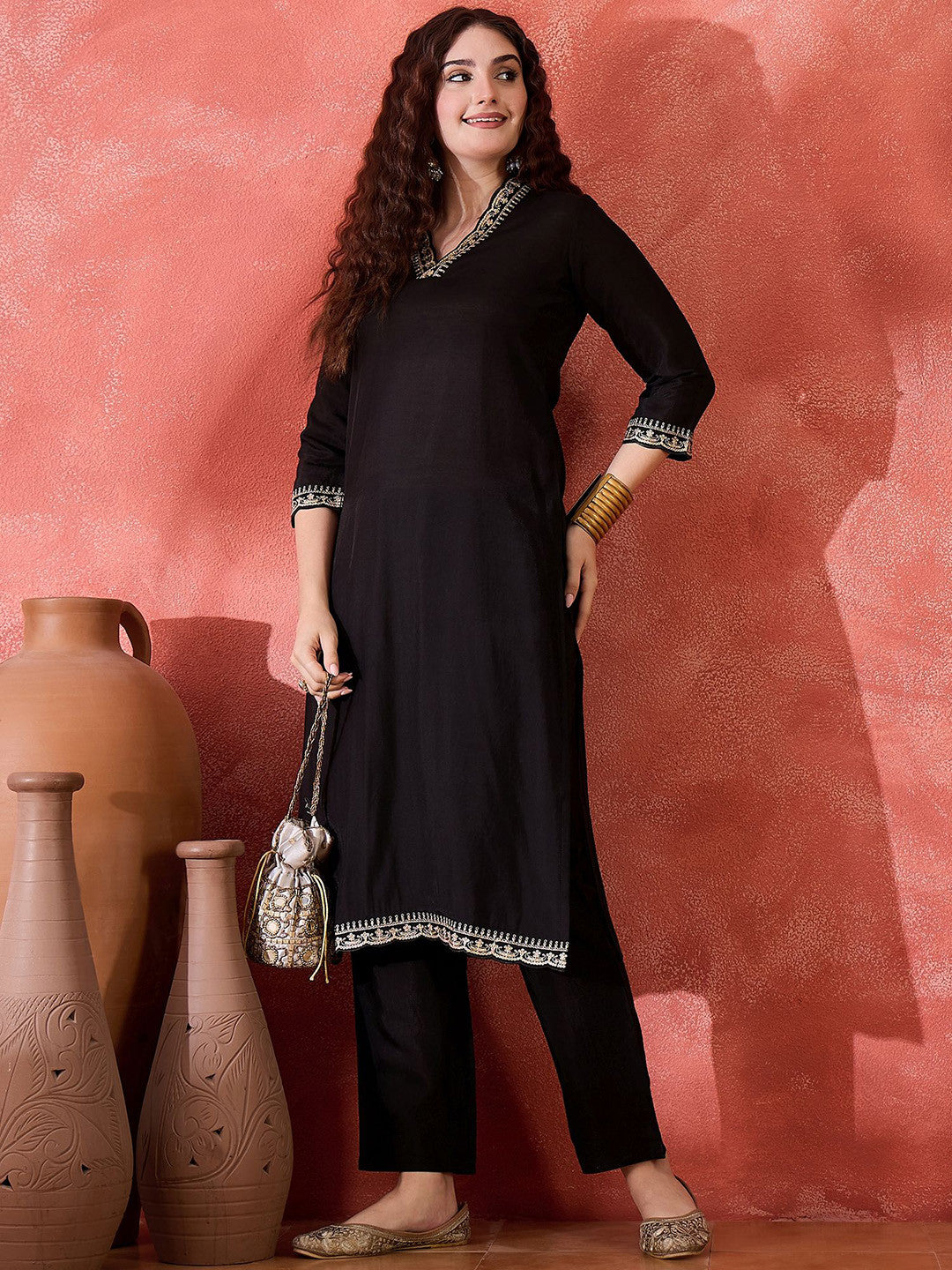 Women Floral Embroidered Kurta with Trousers