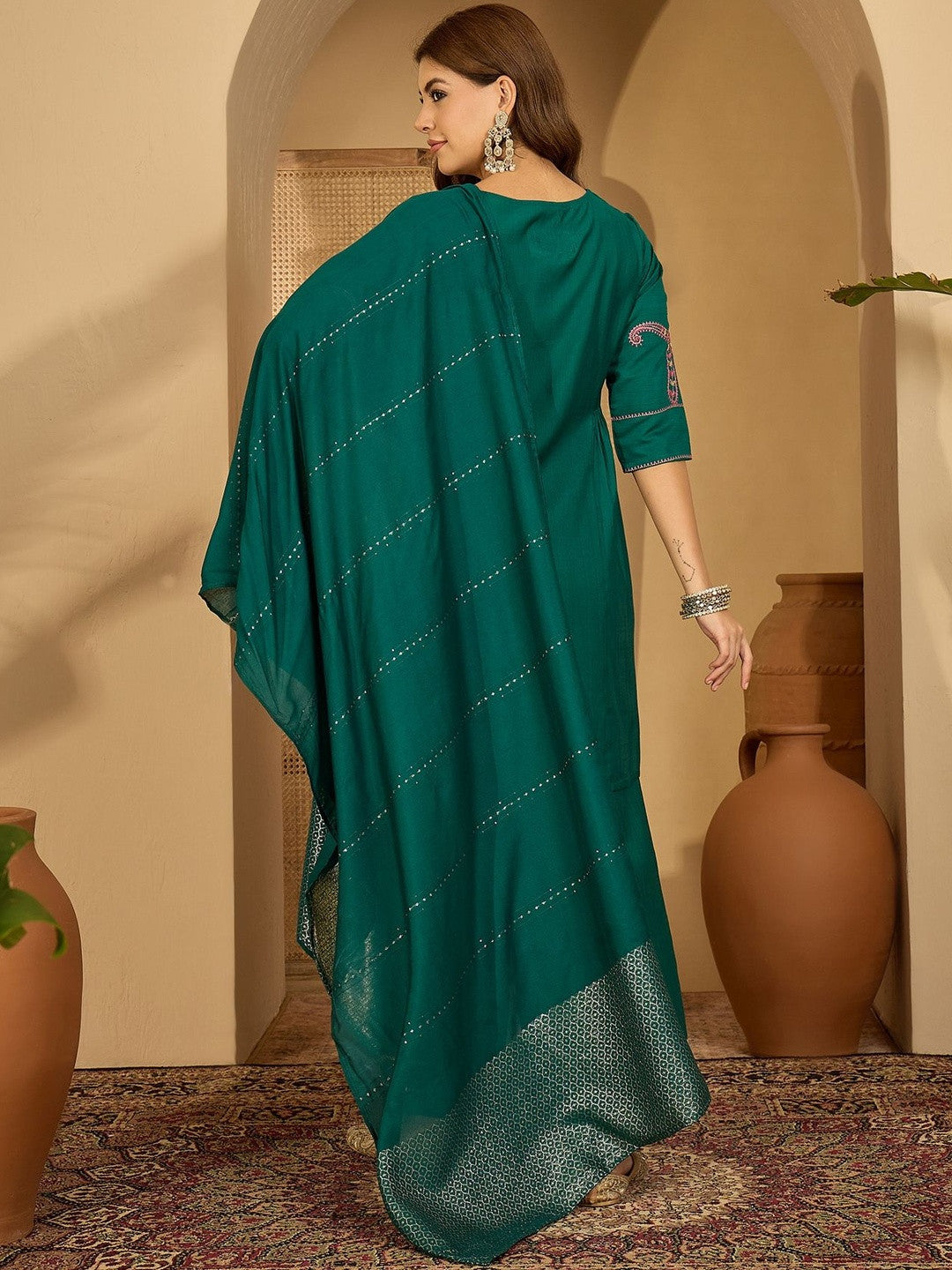 Women Green Embroidered Kurta Sets With Dupatta