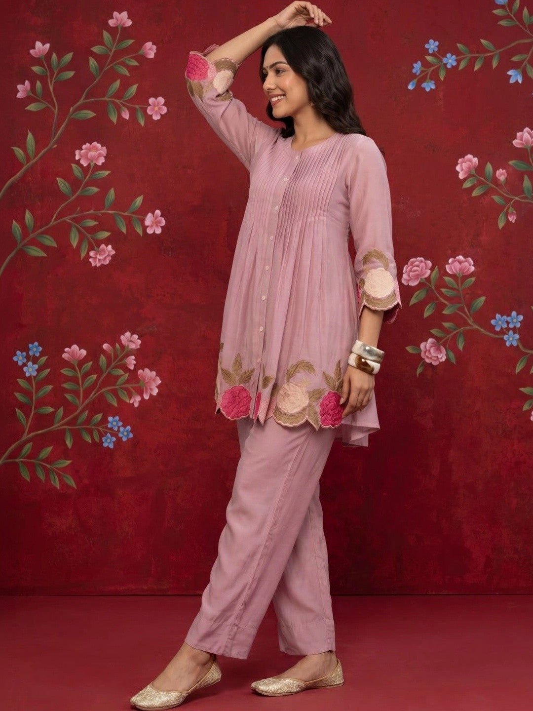 Women Floral Embroidered Regular Thread Work Kurti with Trousers