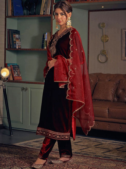 Dhiyona CH Women Ethnic Motifs Embroidered Regular Velvet Kurta with Trousers & With Dupatta