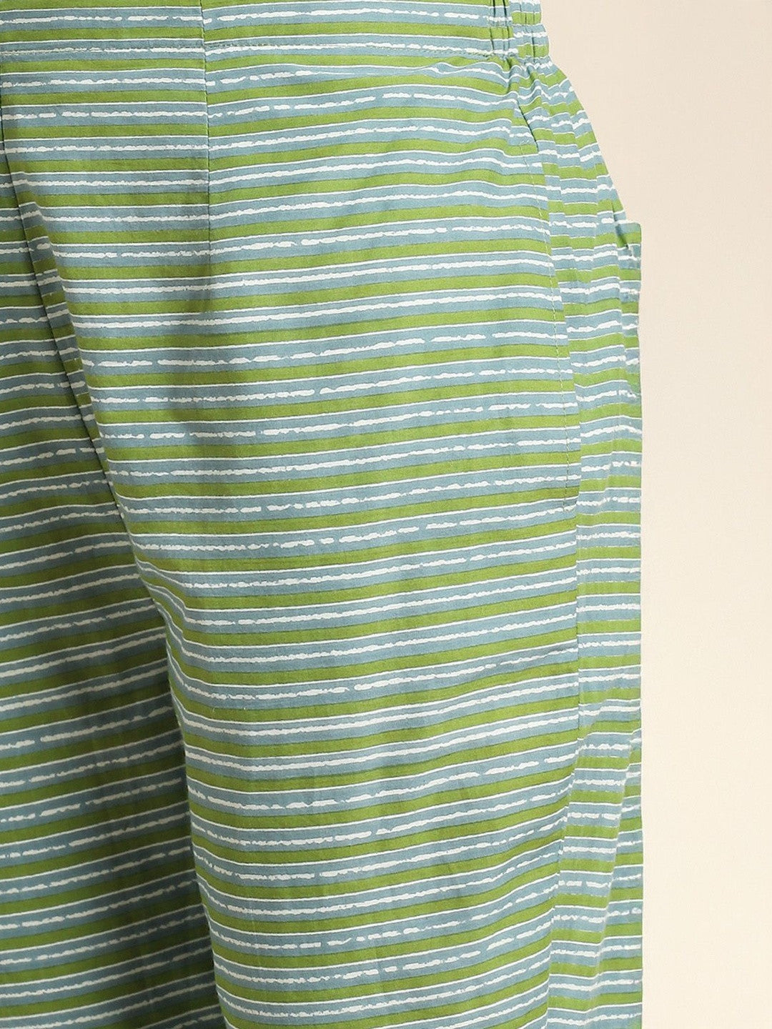 Women Floral Printed Regular Kurta with Trousers & With Dupatta