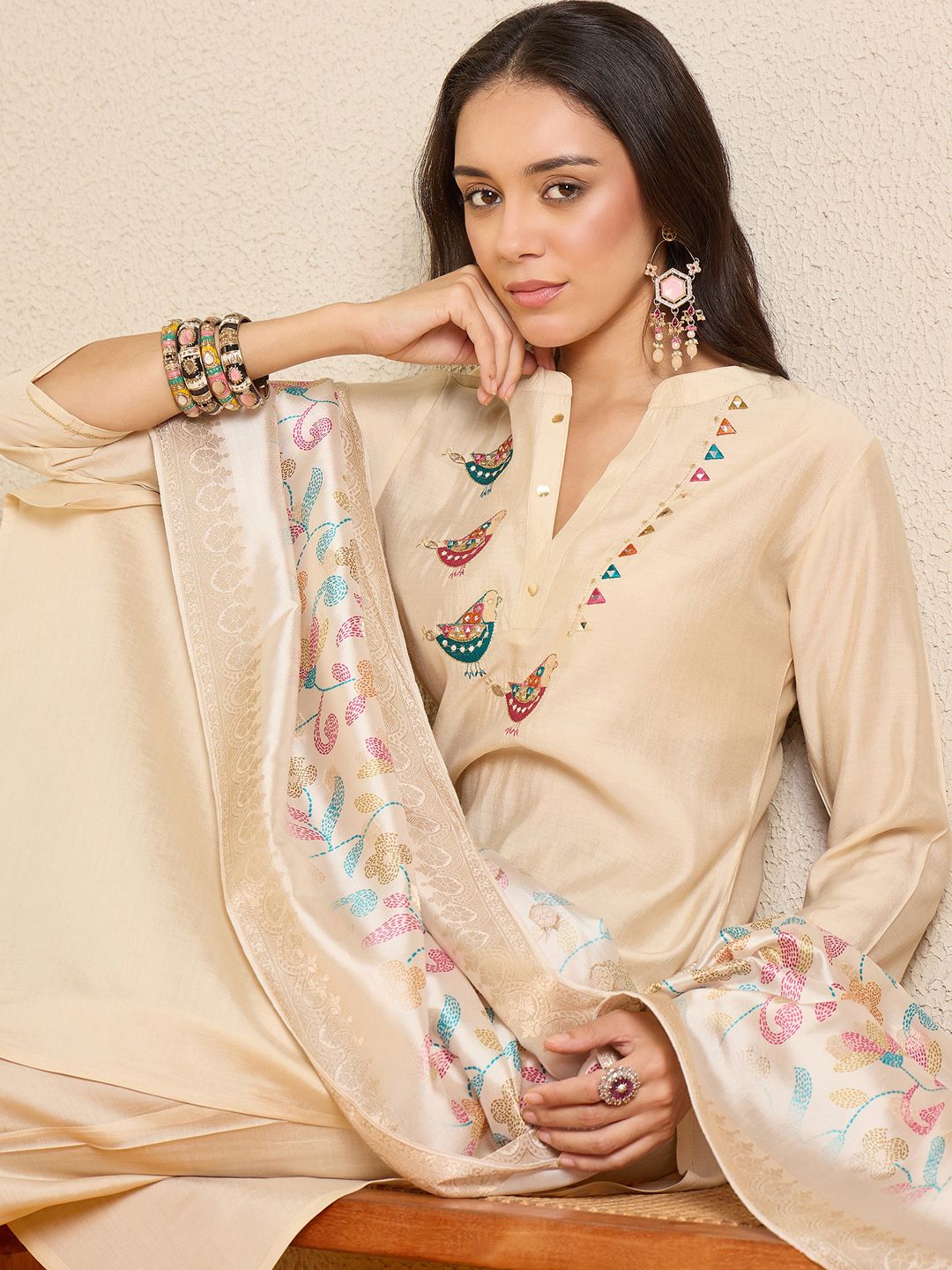 Dhiyona IE Women Floral Embroidered Regular Thread Work Kurta with Trousers & With Dupatta