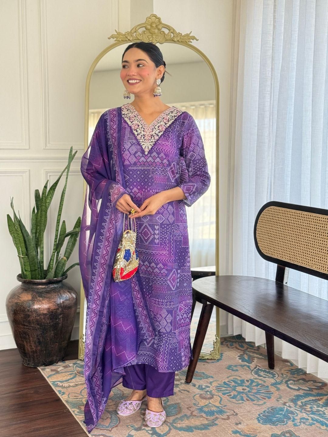Dhiyona KL Women Embroidered Straight Kurta Set