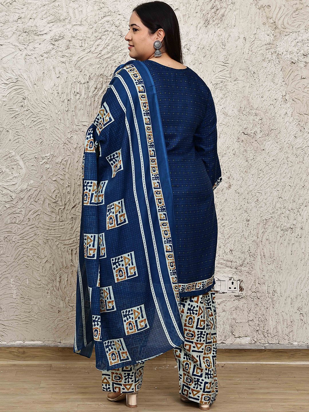 Dhiyona KL Women Plus Size Floral Printed Kurta with Palazzos & Dupatta