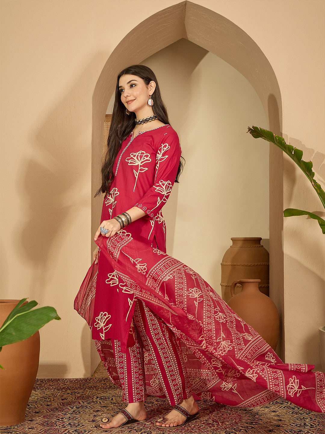 Women Floral Printed Regular Beads and Stones Kurta with Trousers & With Dupatta