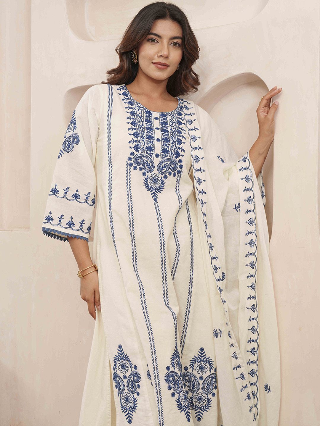 Dhiyona PD Women Floral Embroidered Pure Cotton Kurta & Trousers With Dupatta