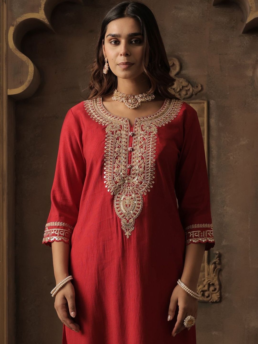 Women Ethnic Motifs Embroidered Kurta with Trousers