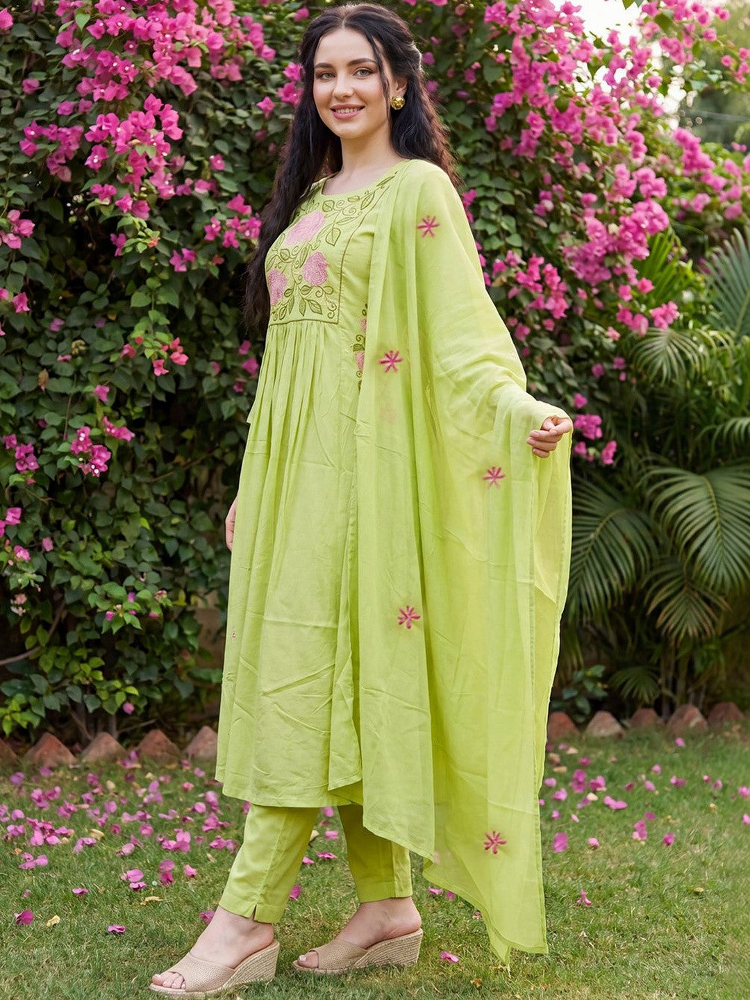 Women Floral Embroidered Tiered Thread Work Pure Cotton Kurta with Trousers & With Dupatta