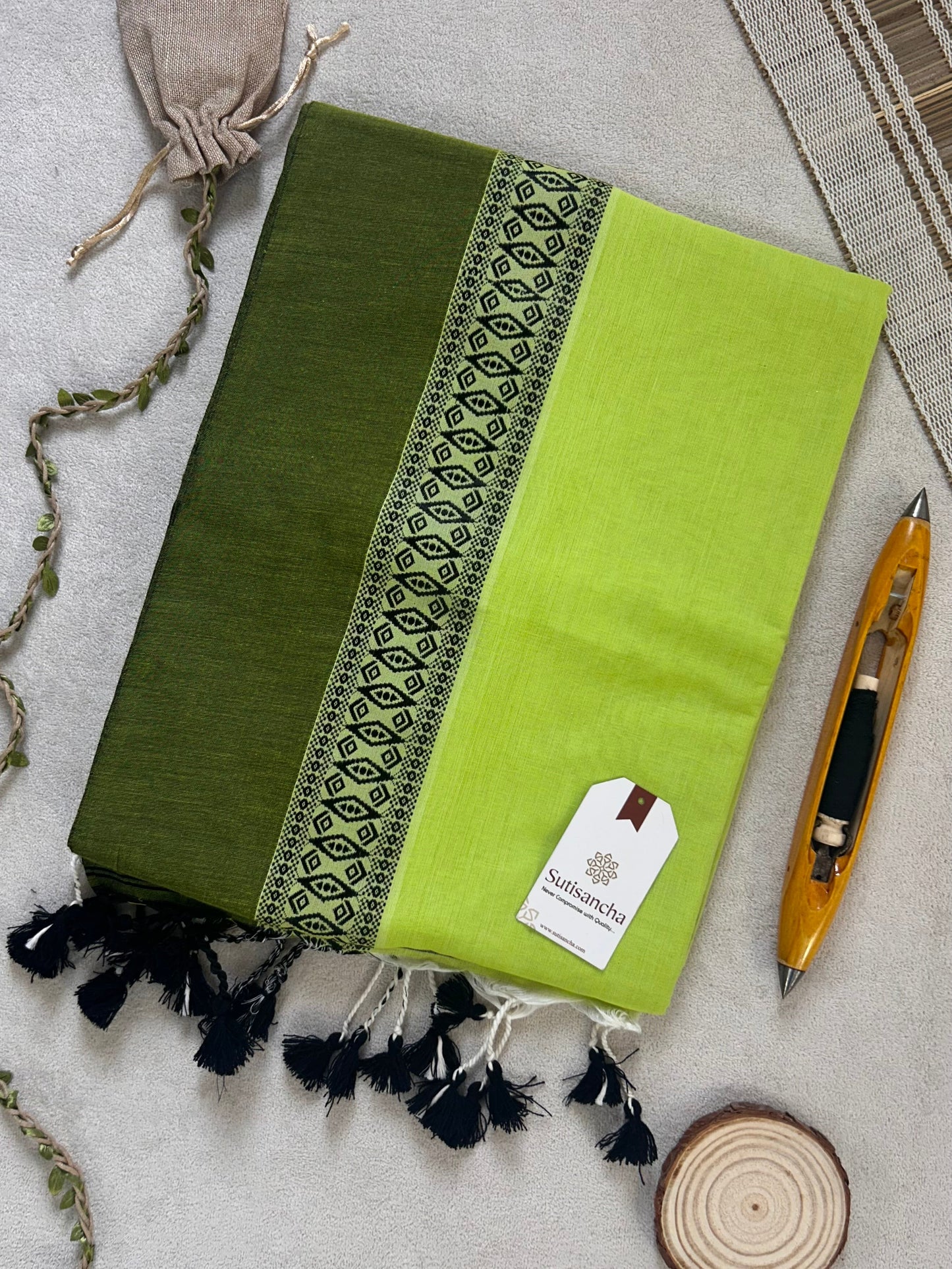 Dhiyona SS Loomed to Perfection: Handwoven Cotton Saree