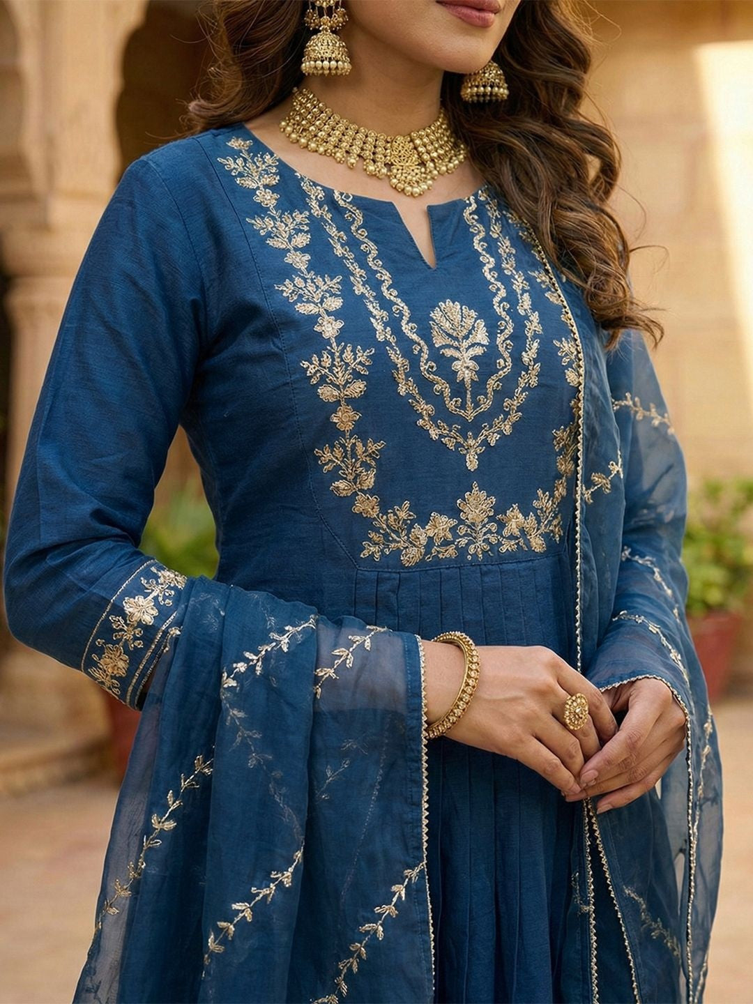 Embroidered Round Neck Kurta Trousers & Dupatta