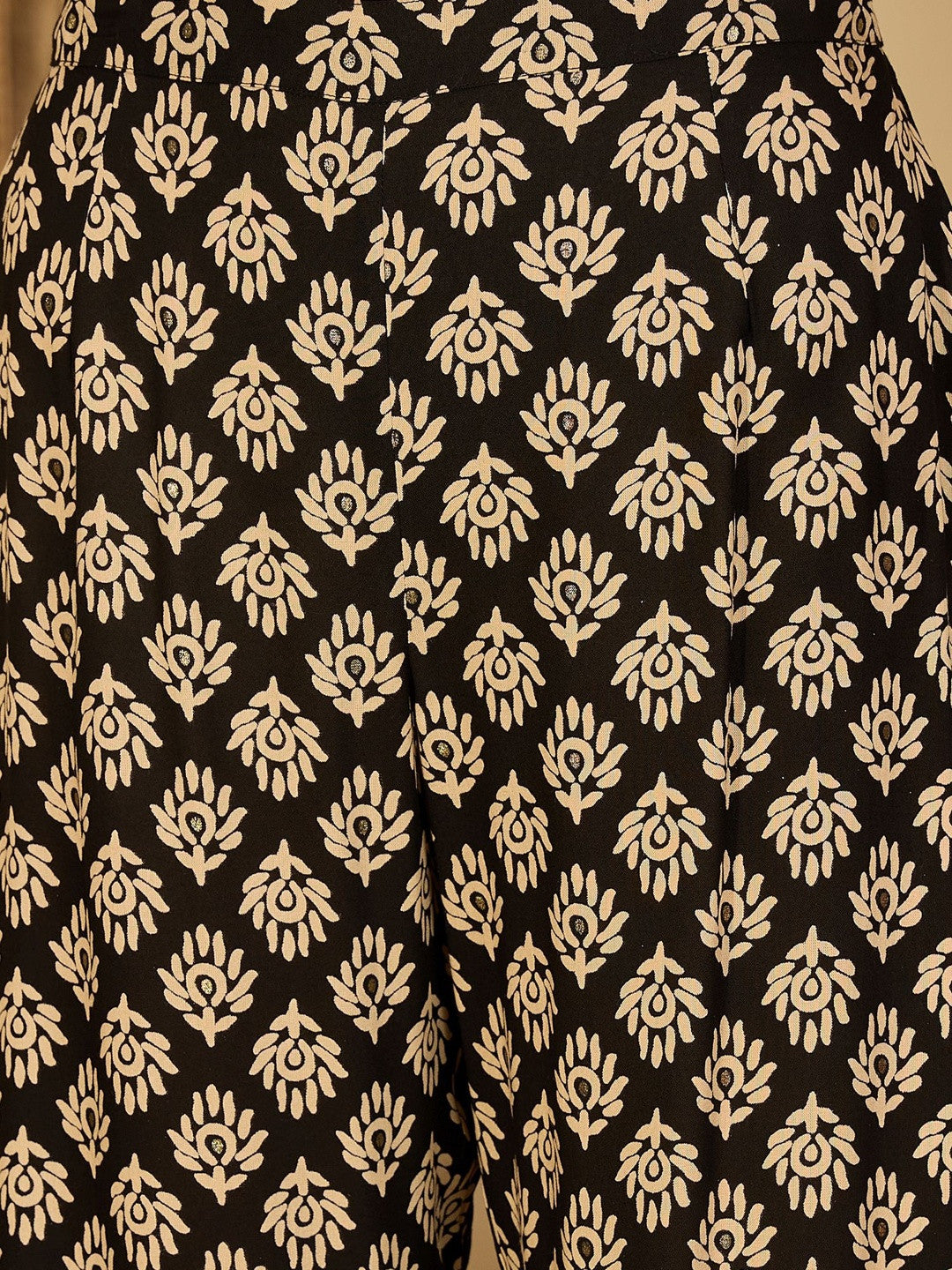 Ethnic Motifs Printed V-Neck Kurta & Trousers