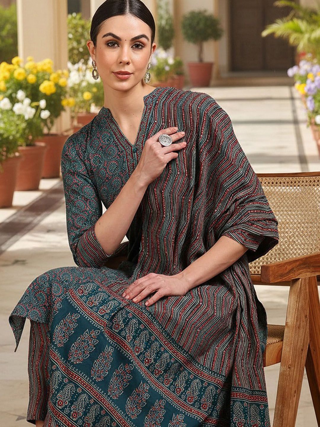 Dhiyona KL Ethnic Motifs Printed Mandarin Collar Kurta With Trousers & Dupatta